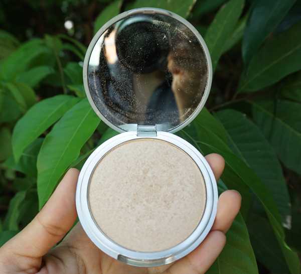 The balm mary lou manizer 